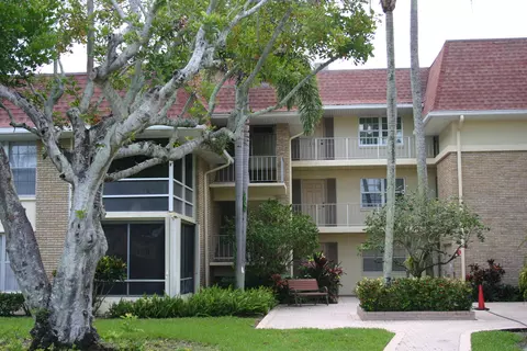 5570 Tamberlane Cir #130, Palm Beach Gardens, FL 33418
