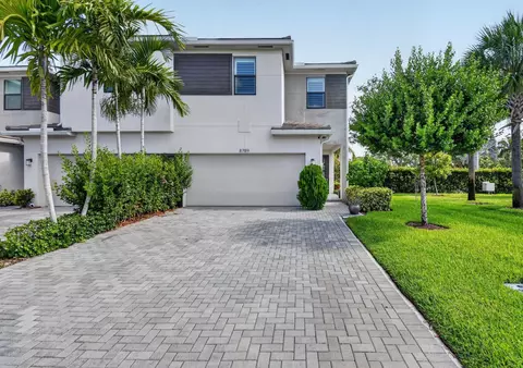 8789 Antarus Dr, Lake Worth, FL 33467