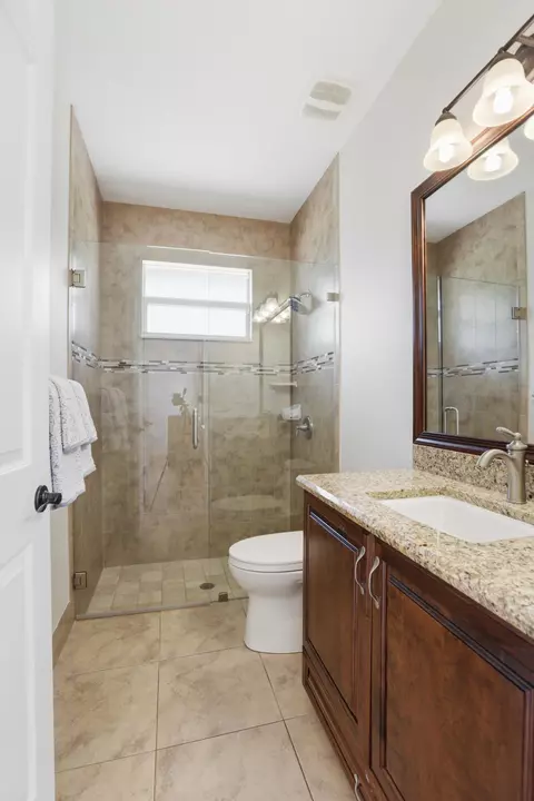Bath - 17593 Winterhawk, Jupiter, FL 33478 photo 3 of 4