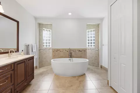 Bath - 17593 Winterhawk, Jupiter, FL 33478 photo 1 of 4