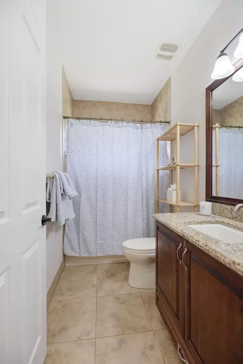 Bath - 17593 Winterhawk, Jupiter, FL 33478 photo 4 of 4