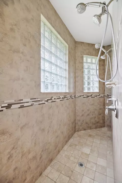 Bath - 17593 Winterhawk, Jupiter, FL 33478 photo 2 of 4