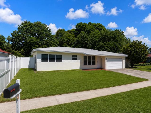 557 W Dayton Cir, Fort Lauderdale, FL 33312