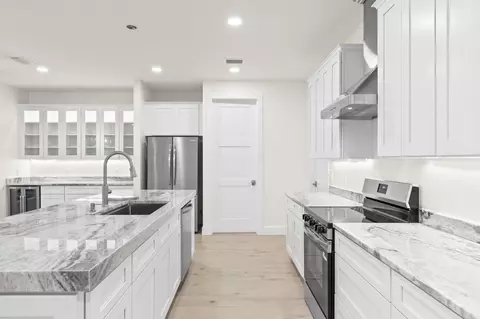 Kitchen - 516 SE Alamanda Way, Stuart, FL 34996 photo 1 of 2