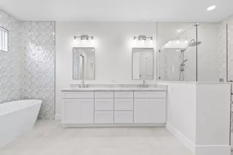 Bath - 516 SE Alamanda Way, Stuart, FL 34996 photo 1 of 4