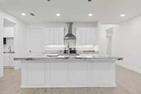 Kitchen - 516 SE Alamanda Way, Stuart, FL 34996 photo 2 of 2