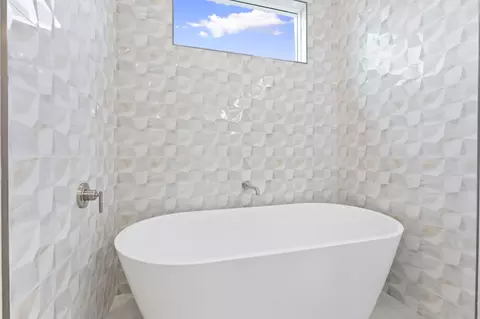 Bath - 516 SE Alamanda Way, Stuart, FL 34996 photo 4 of 4