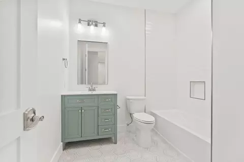 Bath - 516 SE Alamanda Way, Stuart, FL 34996 photo 2 of 4
