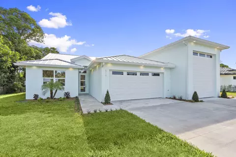 Exterior - 516 SE Alamanda Way, Stuart, FL 34996 photo 1 of 3