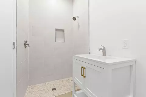 Bath - 516 SE Alamanda Way, Stuart, FL 34996 photo 3 of 4