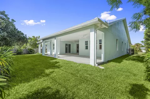 Exterior - 516 SE Alamanda Way, Stuart, FL 34996 photo 2 of 3