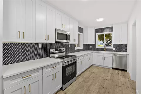800 SE 13th Ct, Deerfield Beach, FL 33441