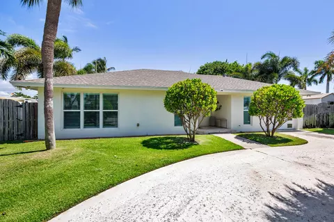 202 Maryland Dr, Lake Worth Beach, FL 33460