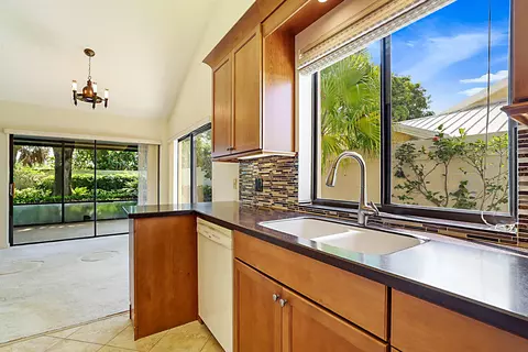 Kitchen - 137 Seashore Dr, Jupiter, FL 33477 photo 1 of 2
