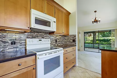 Kitchen - 137 Seashore Dr, Jupiter, FL 33477 photo 2 of 2