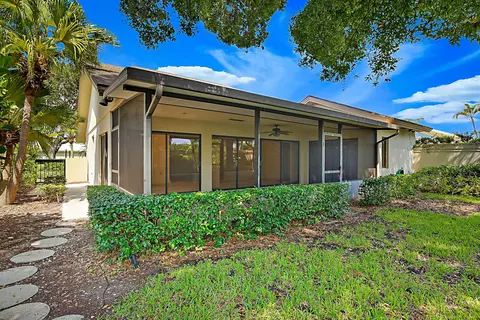 Exterior - 137 Seashore Dr, Jupiter, FL 33477 photo 4 of 6