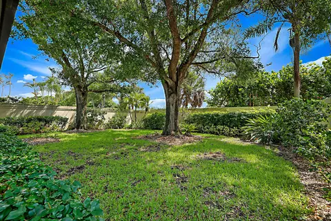 Exterior - 137 Seashore Dr, Jupiter, FL 33477 photo 2 of 6