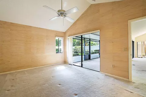 Bedroom - 137 Seashore Dr, Jupiter, FL 33477 photo 3 of 8