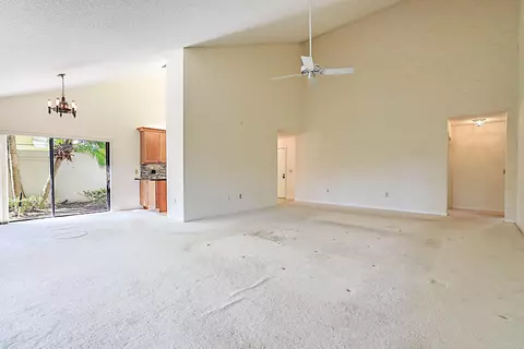 Living - 137 Seashore Dr, Jupiter, FL 33477 photo 2 of 4