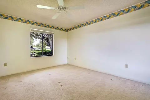 Bedroom - 137 Seashore Dr, Jupiter, FL 33477 photo 5 of 8