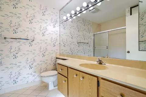 Bath - 137 Seashore Dr, Jupiter, FL 33477 photo 3 of 3