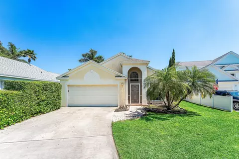 29 Swallow Dr, Boynton Beach, FL 33436
