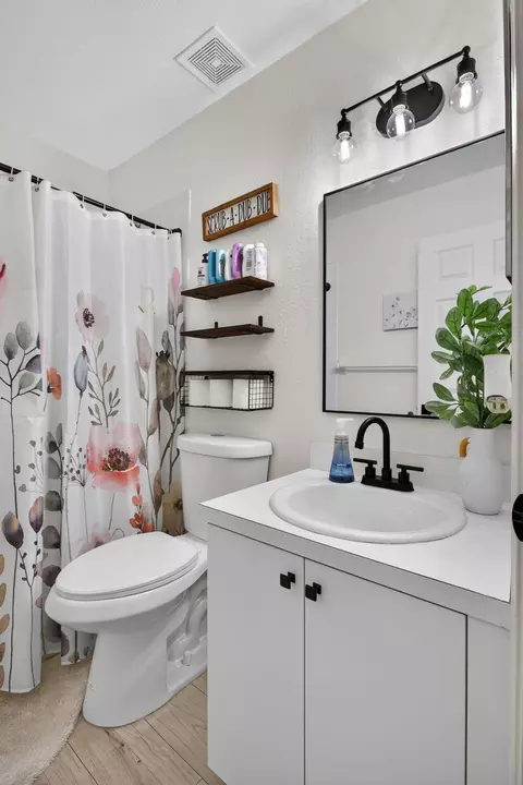 Bath - 5809 Eagle Cay Ln, Coconut Creek, FL 33073 photo 3 of 6