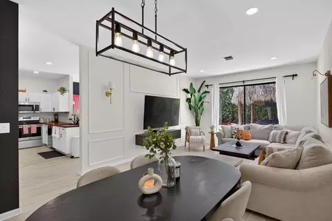 Dining - 5809 Eagle Cay Ln, Coconut Creek, FL 33073 photo 2 of 3