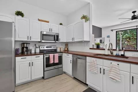 Kitchen - 5809 Eagle Cay Ln, Coconut Creek, FL 33073 photo 2 of 4