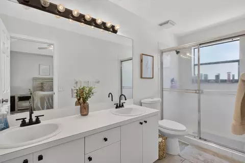 Bath - 5809 Eagle Cay Ln, Coconut Creek, FL 33073 photo 6 of 6