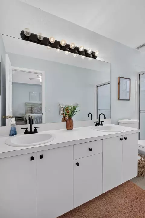 Bath - 5809 Eagle Cay Ln, Coconut Creek, FL 33073 photo 5 of 6