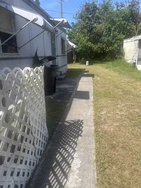 3200 S 7th S St, Fort Pierce, FL 34982