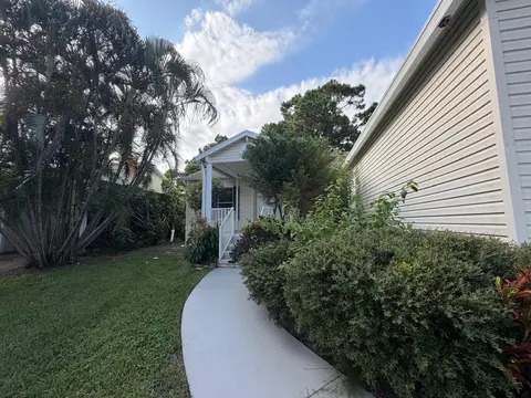 Exterior - 4165 3rd Ct, Atlantis, FL 33462 photo 4 of 5