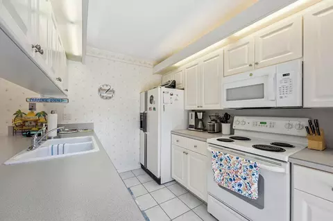 Kitchen - 2716 27th Ct, Jupiter, FL 33477 photo 2 of 2