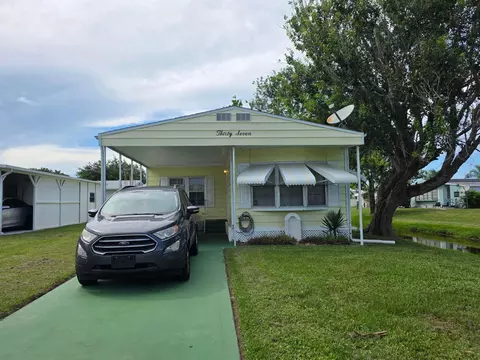 37 Los Lagos Rd, Port Saint Lucie, FL 34952