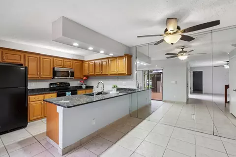 1176 SW 118th Ter, Davie, FL 33325