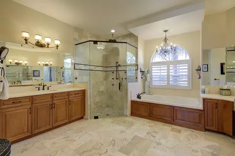 Bath - 4040 NE 25th Ave, Lighthouse Point, FL 33064 photo 2 of 3