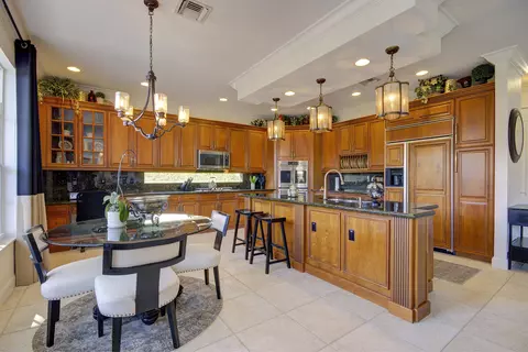 Kitchen - 4040 NE 25th Ave, Lighthouse Point, FL 33064 photo 1 of 3