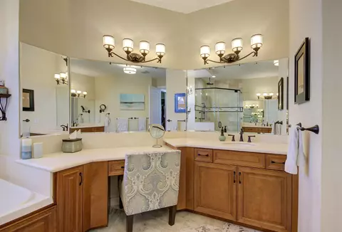 Bath - 4040 NE 25th Ave, Lighthouse Point, FL 33064 photo 3 of 3