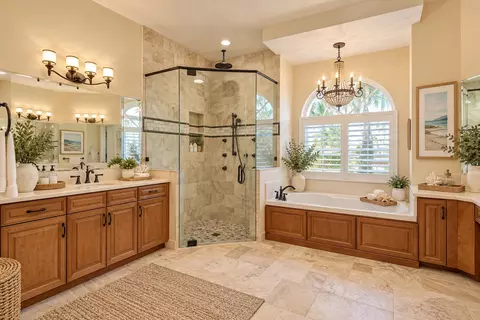 Bath - 4040 NE 25th Ave, Lighthouse Point, FL 33064 photo 1 of 4