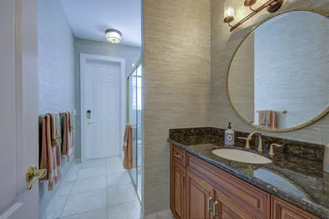 Bath - 4040 NE 25th Ave, Lighthouse Point, FL 33064 photo 1 of 3