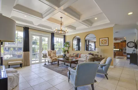 Living - 4040 NE 25th Ave, Lighthouse Point, FL 33064 photo 2 of 4