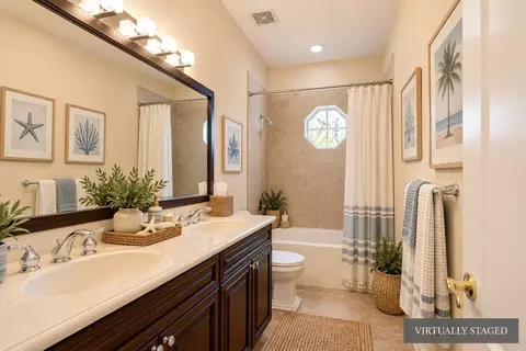 Bath - 4040 NE 25th Ave, Lighthouse Point, FL 33064 photo 4 of 4