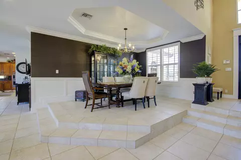 Dining - 4040 NE 25th Ave, Lighthouse Point, FL 33064 photo 1 of 1
