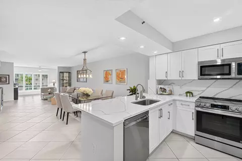 12540 Majesty Cir #303, Boynton Beach, FL 33437
