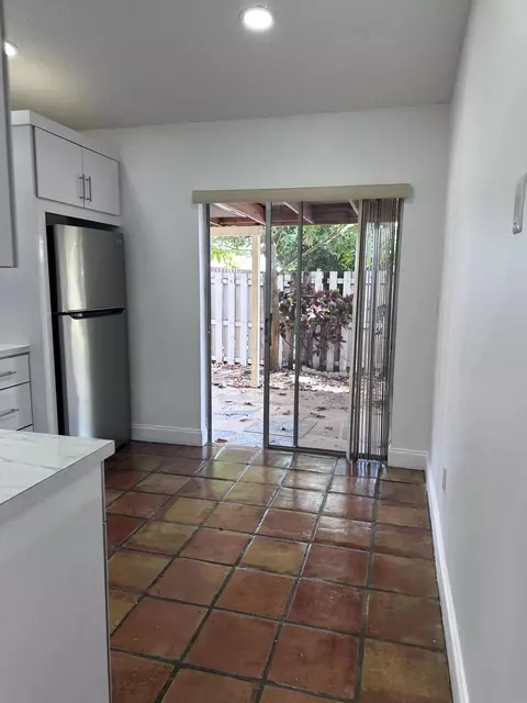 Kitchen - 19823 NW 64th Pl, Hialeah, FL 33015 photo 2 of 2