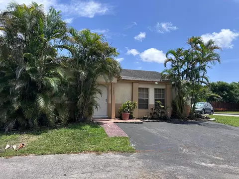 Exterior - 19823 NW 64th Pl, Hialeah, FL 33015 photo 2 of 2