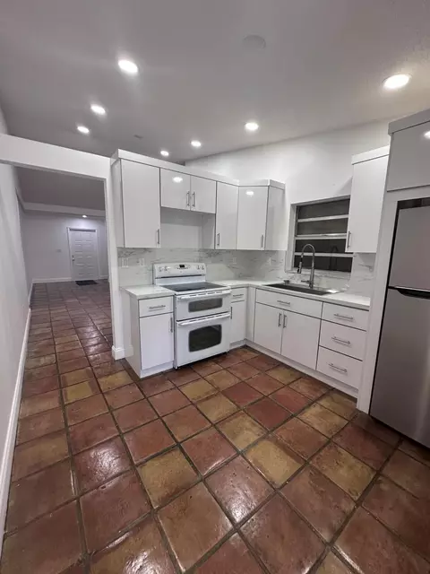 Kitchen - 19823 NW 64th Pl, Hialeah, FL 33015 photo 1 of 2