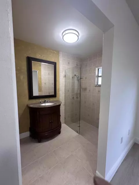 Bath - 19823 NW 64th Pl, Hialeah, FL 33015 photo 2 of 2