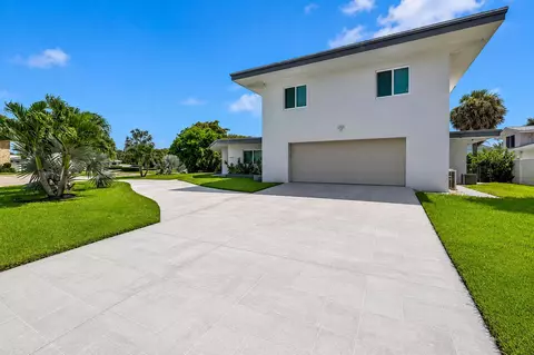 Exterior - 2812 NE 27th St, Lighthouse Point, FL 33064 photo 1 of 8
